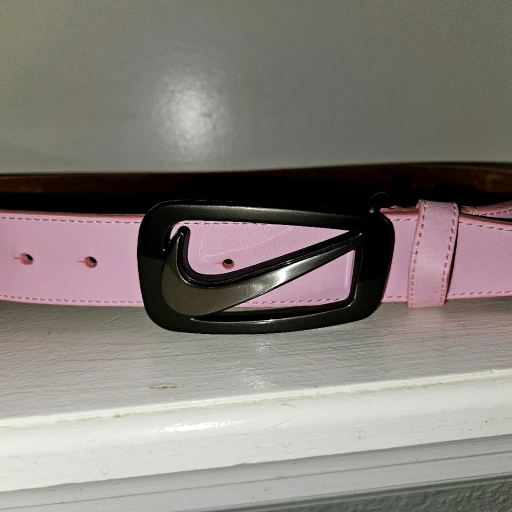 Nike Golf Belt Womens Size 32 Pink Leather Grip Tech Silver Tone Swoosh Buckle
